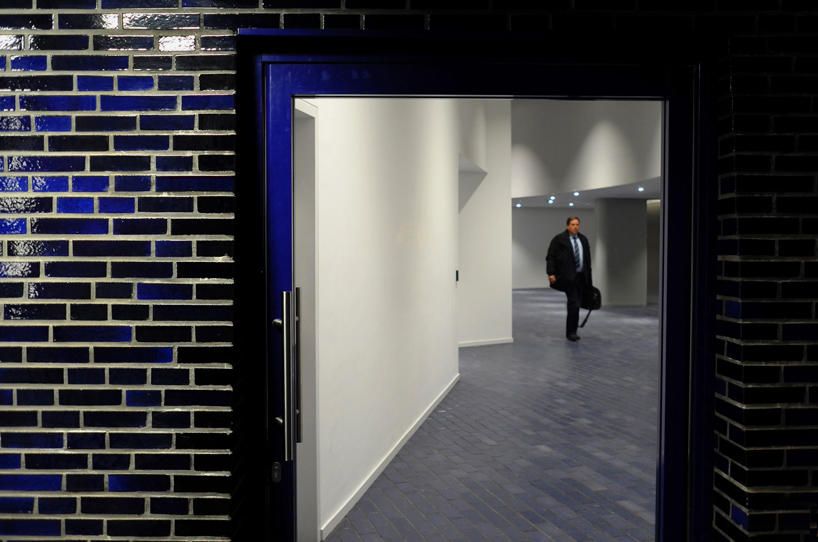 jean-nouvel-police-headquarters-charleroi-belgium-designboom-06X