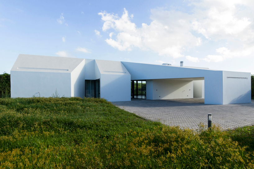 m-arquitectos rosto do cao house portugal designboom