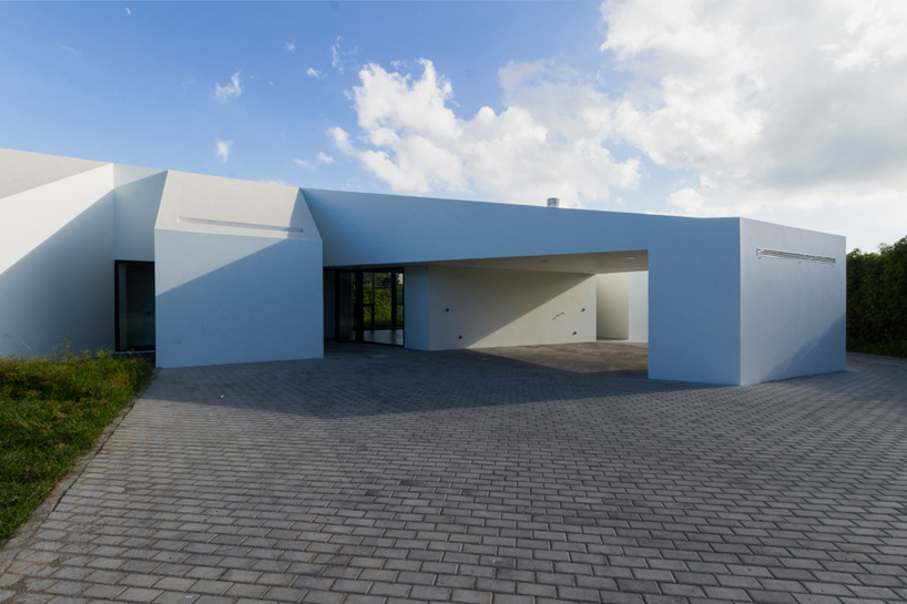 m-arquitectos rosto do cao house portugal designboom