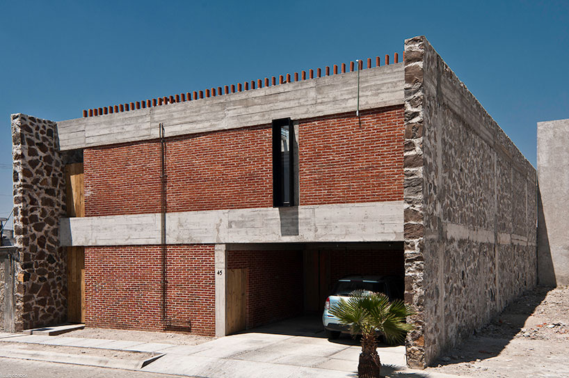 t3arc builds the concrete casa materka around a piano