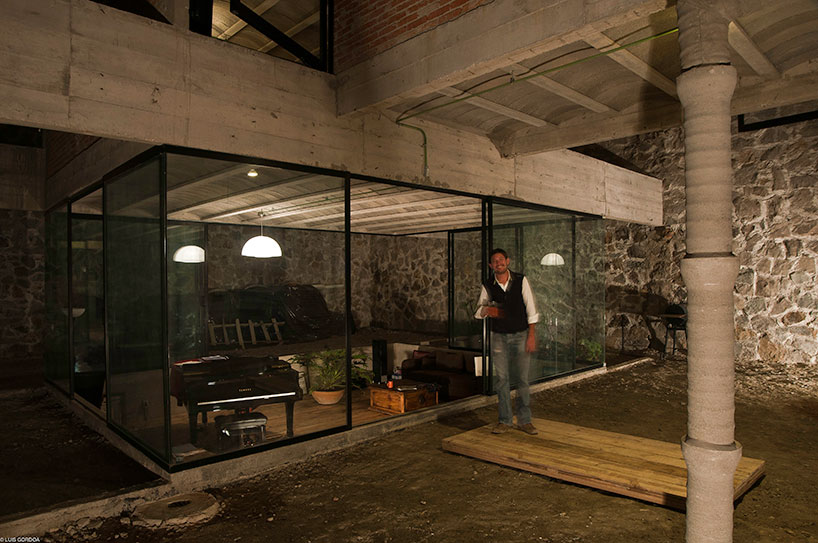 t3arc builds the concrete casa materka around a piano