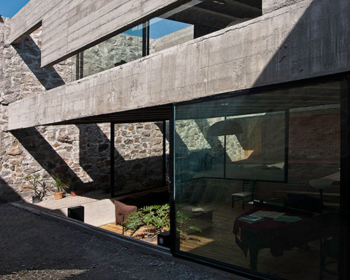 t3arc builds the concrete casa materka around a piano