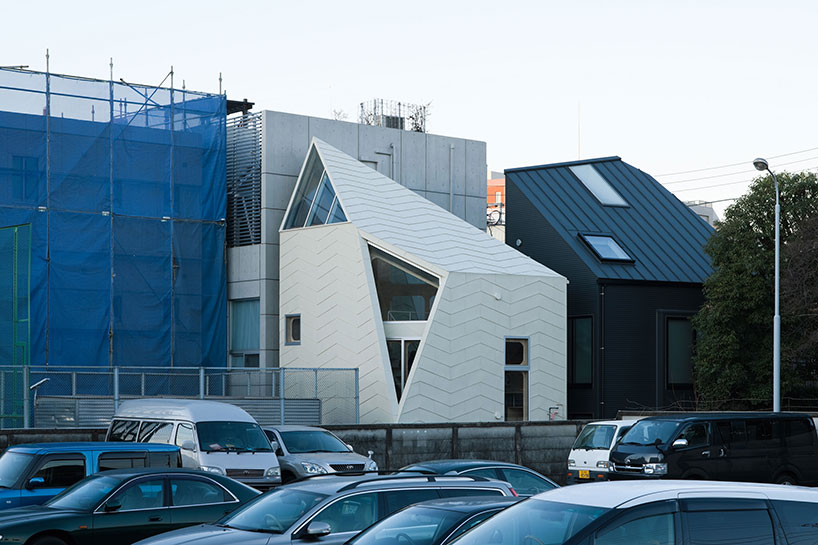 flat house completes 26 m2 polygonal tokyo bud house in tokyo