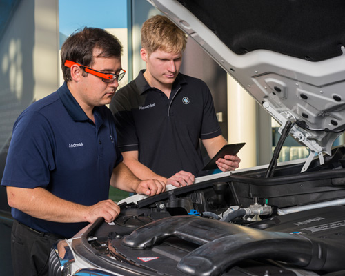 BMW group test google glass to ensure quality assurance in production