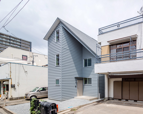 house in tourimachi by SNARK + OUVI borders a japanese cemetery