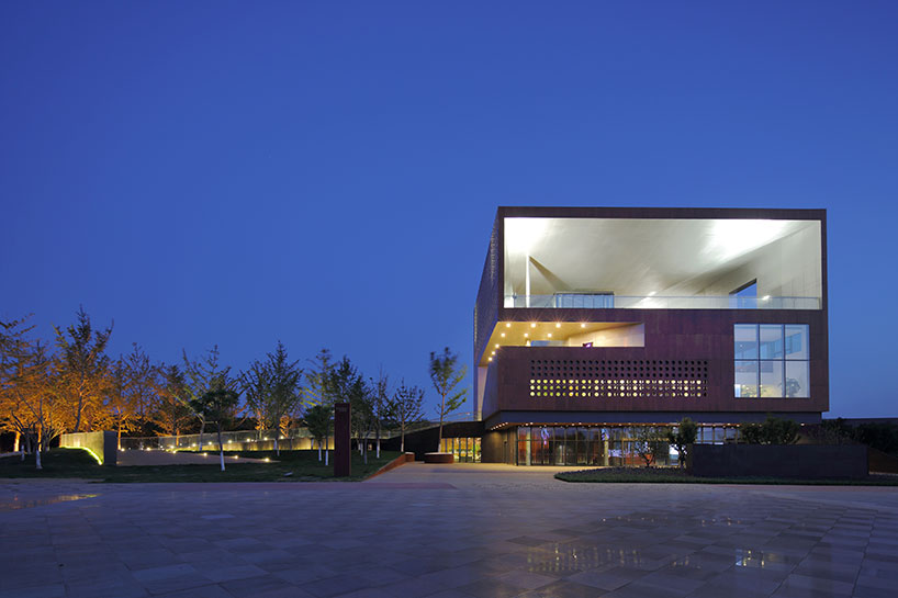 vector architects conceive vanke centre as an ocean-viewing platform