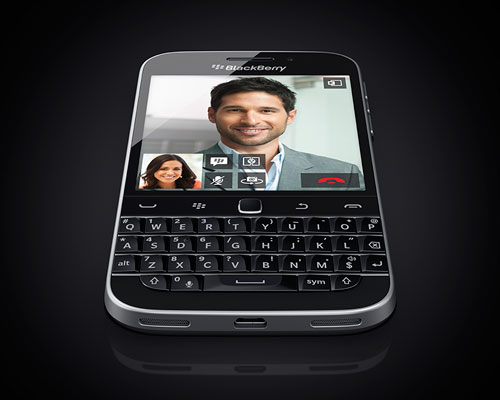 blackberry classic: a throwback smartphone with physical QWERTY keyboard