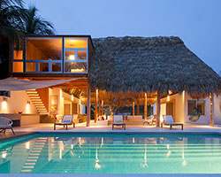 cincopatasalgato blends modern with vernacular in the casa costa azul