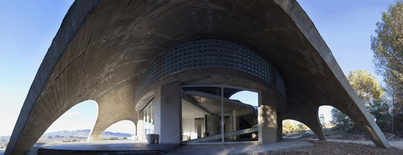 deep cavern studio habitat of the artist claudio hebberecht designboom