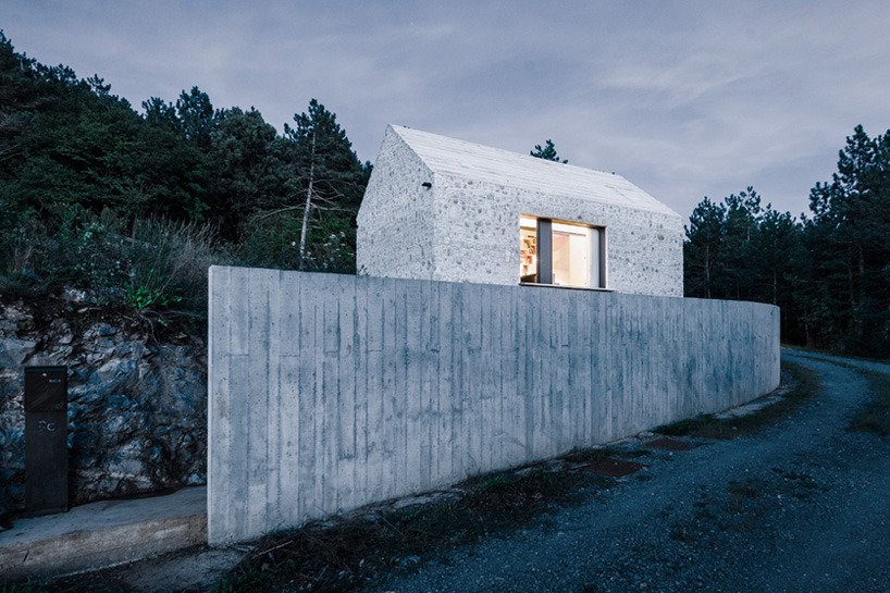 dekleva gregorič arhitekti completes compact karst house in slovenia
