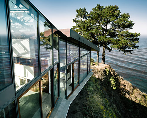 fougeron architecture builds the fall house next to the pacific ocean