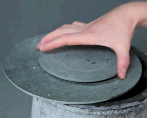 selvini's S-pot warms the body with multifunctional cooking stones