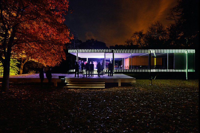 mies van der rohe's farnsworth house projection mapping luftwerk insite
