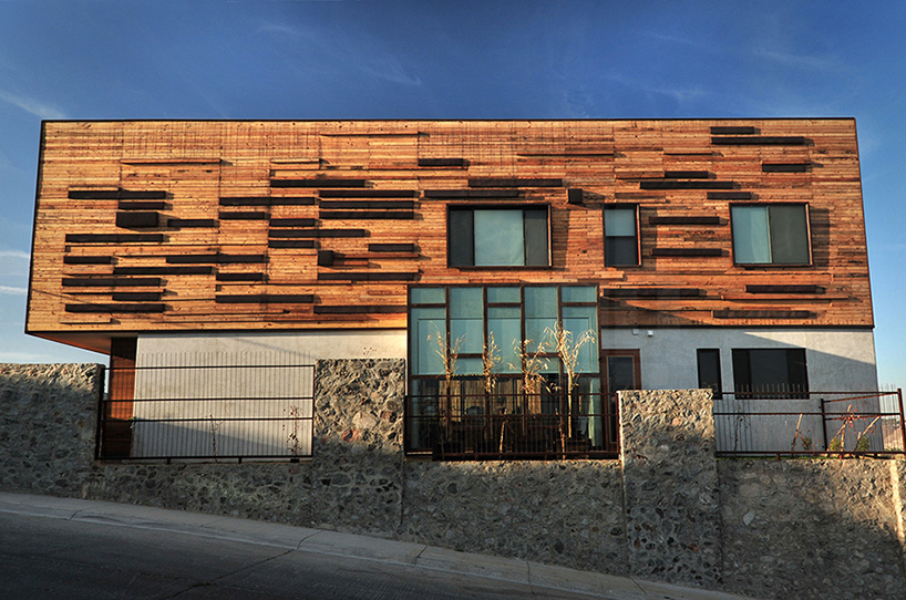 oficina 3 energy efficient casa lopez salvaged materials tijuana mexico