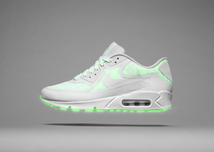  rizon parein's neon light installation for NIKE sejamax campaign