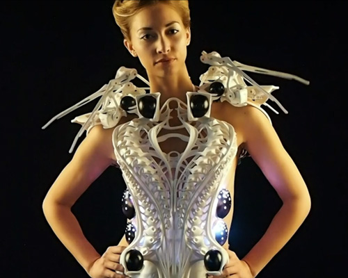 anouk wipprecht spider dress 2.0 protects wearer's personal space