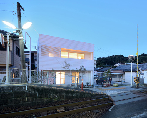 takeshi ishiodori constructs house in nichinan near old railroad station