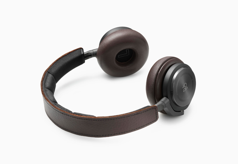 gesture controlling B&O PLAY H8 headphones provide wireless sound