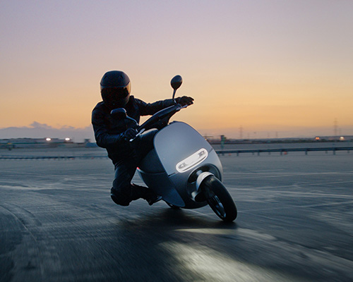 electric gogoro smartscooter swaps batteries with energy network