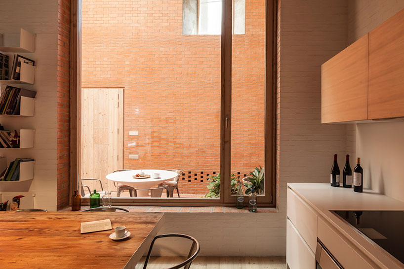 HARQUITECTES projects urban infill house 1014