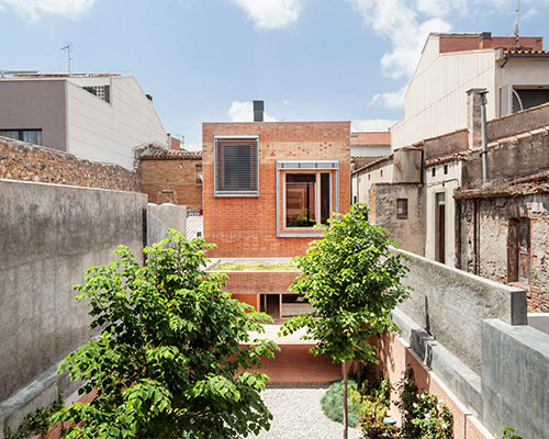 HARQUITECTES projects urban infill house 1014