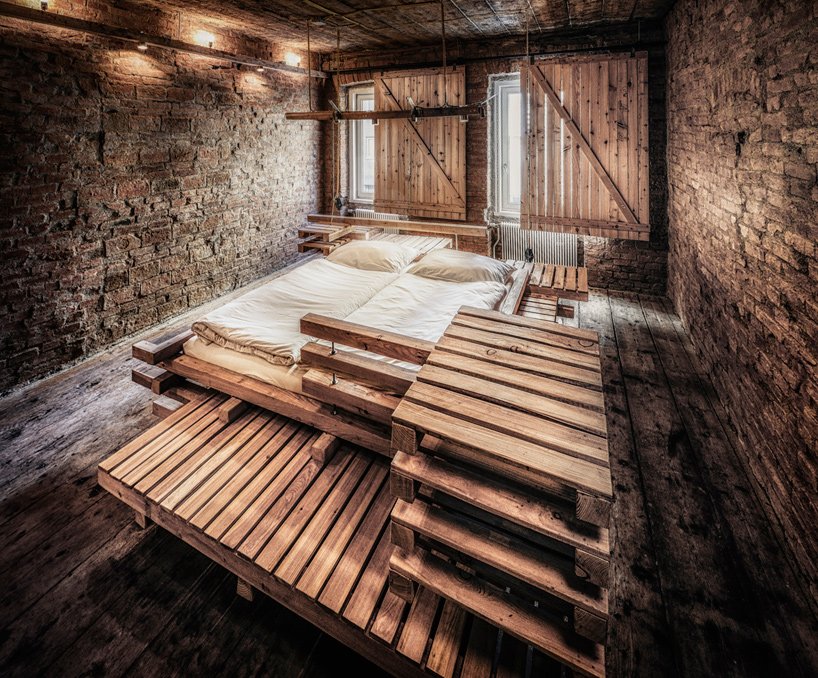 heri&salli builds giant timber bed frame for viennese guest room