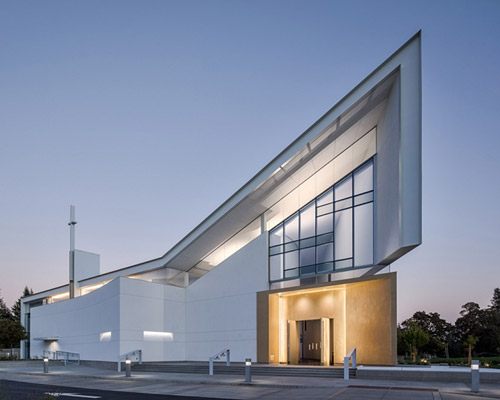 hodgetts + fung completes jesuit high school chapel in sacramento