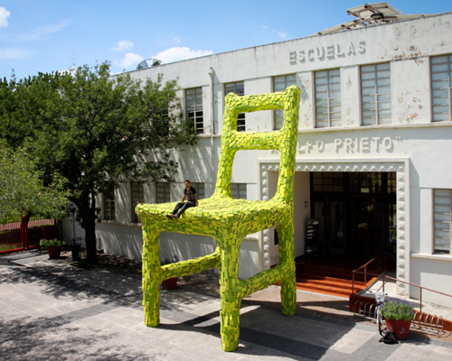 mark reigelman positions massive nest chair in monterrey, mexico