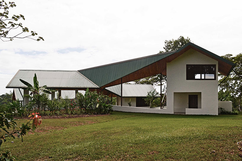 obra architects builds casa osa in the center of the rainforest