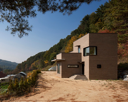 studio_GAON conceives house in sang-an as a camping ground