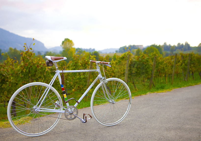 studio settimocielo vittoria fissa fixed gear bike hand engraved details italy designboom