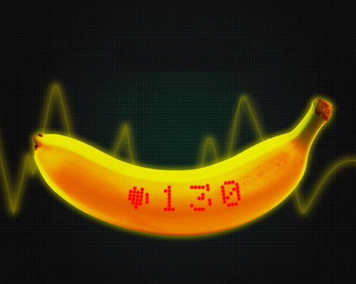 wearable banana displays tokyo marathon runner's heart rate & lap time