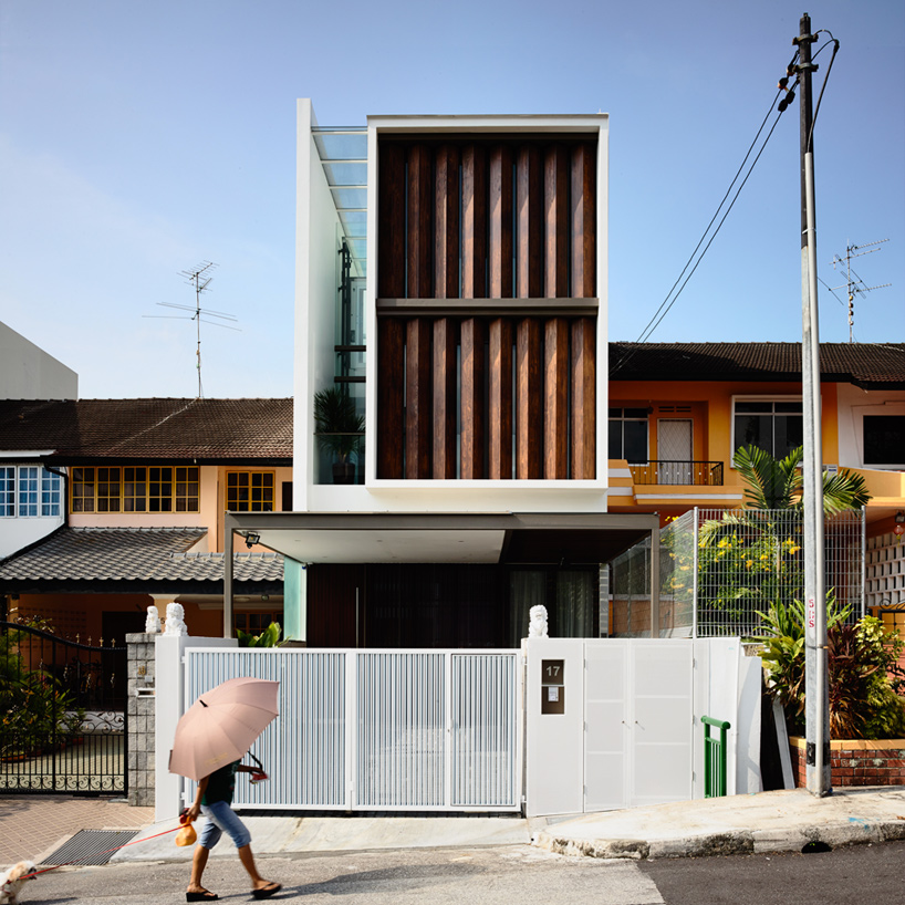 a rotating timber screen fronts HYLA architects' primrose avenue home