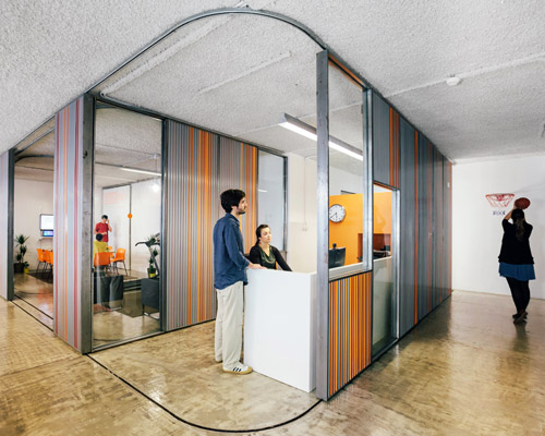 LIKEarchitects makes kinematix office adaptable with sliding garage doors