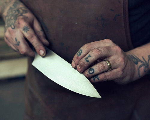 ben edmonds' hand-crafted blok knives fuse carbon steel with wood