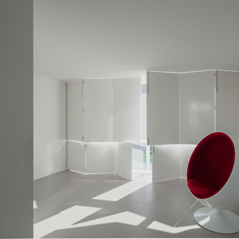 claudia monteiro vitor oliveira architects house lindo vale porto portugal designboom