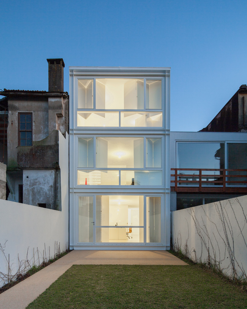 claudia monteiro vitor oliveira architects house lindo vale porto portugal designboom