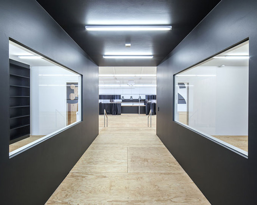 CB architekten applies industrial finishes to munich's quiksilver showroom