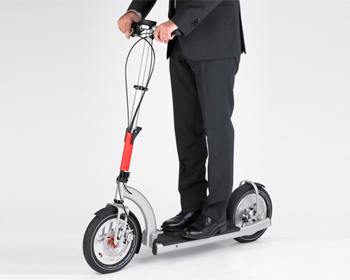 lightweight, folding electricmood scooter reaches speed of 15 mph