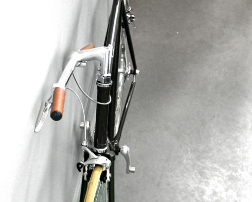patented flipcrown headset locknut allows bike handlebars to turn 90°