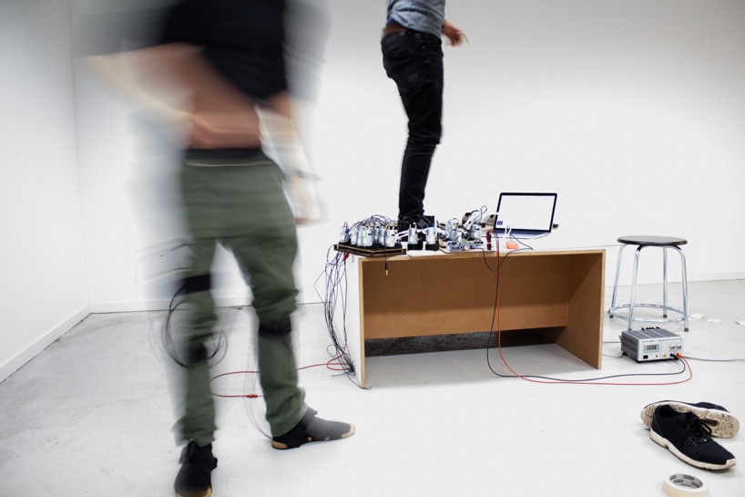 stellvertreter-shoes-designboom05