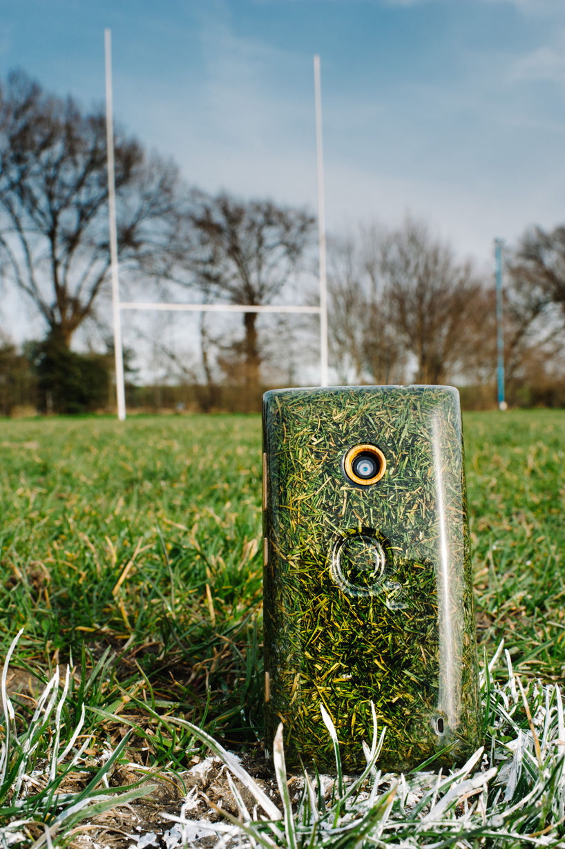 O2-recycle-grass-phone-designboom04