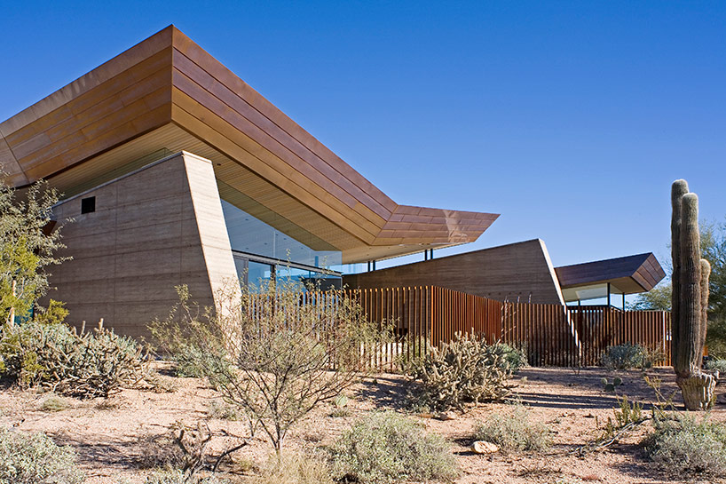kendle design collaborative casts the desert wing house