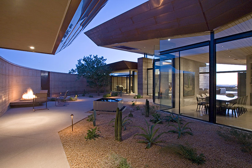 kendle design collaborative casts the desert wing house