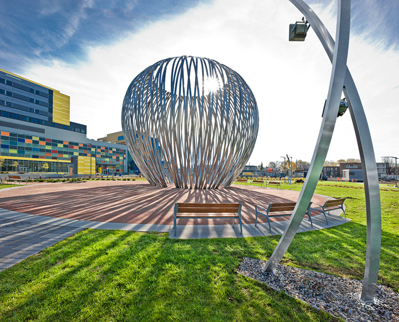 linda covit forms havre sculpture out of slender aluminum bands