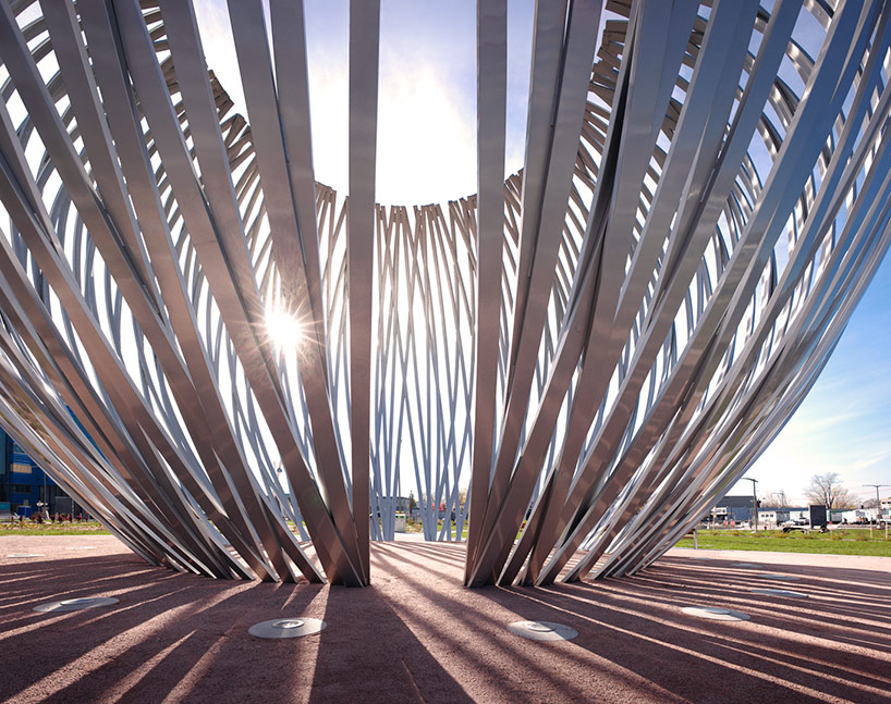 linda covit forms havre sculpture out of slender aluminum bands