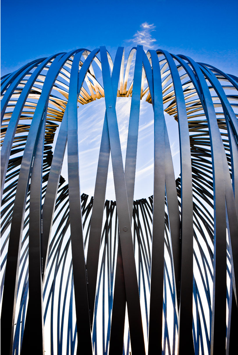 linda covit forms havre sculpture out of slender aluminum bands