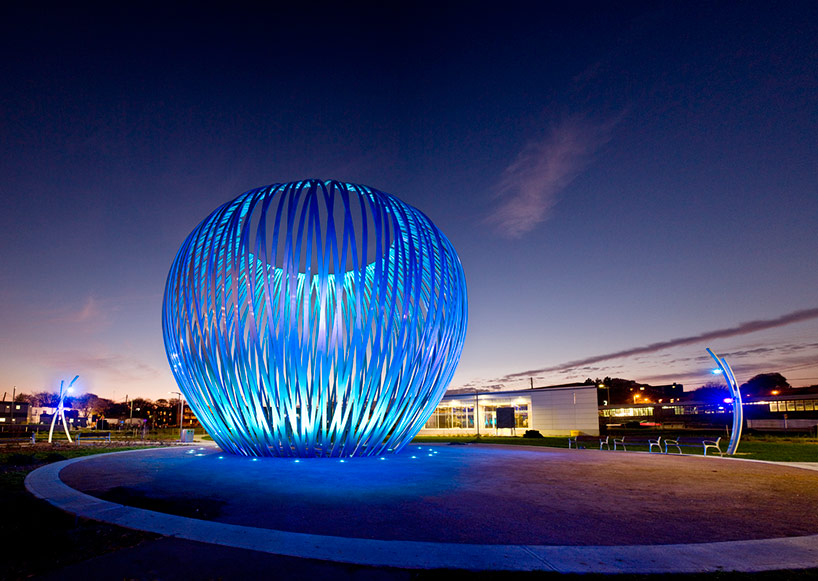 linda covit forms havre sculpture out of slender aluminum bands