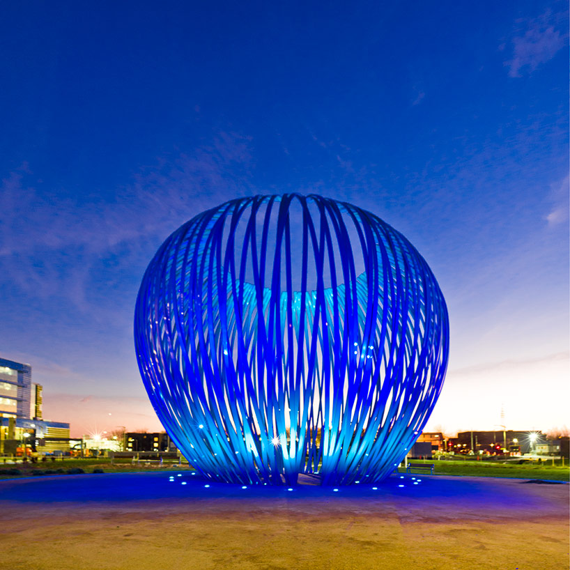 linda covit forms havre sculpture out of slender aluminum bands