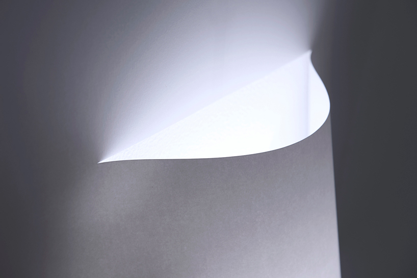 YOY-forms-poster-lamp-with-a-single-sheet-of-paper-designboom-08